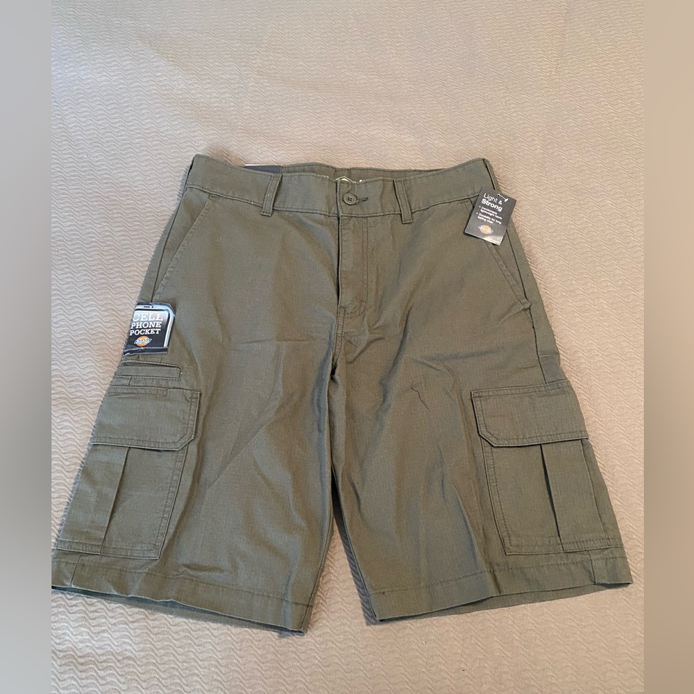 🆕 NWT Men’s Dickies Lightweight Ripstop cargo shorts 32 relaxed fit cell pocket